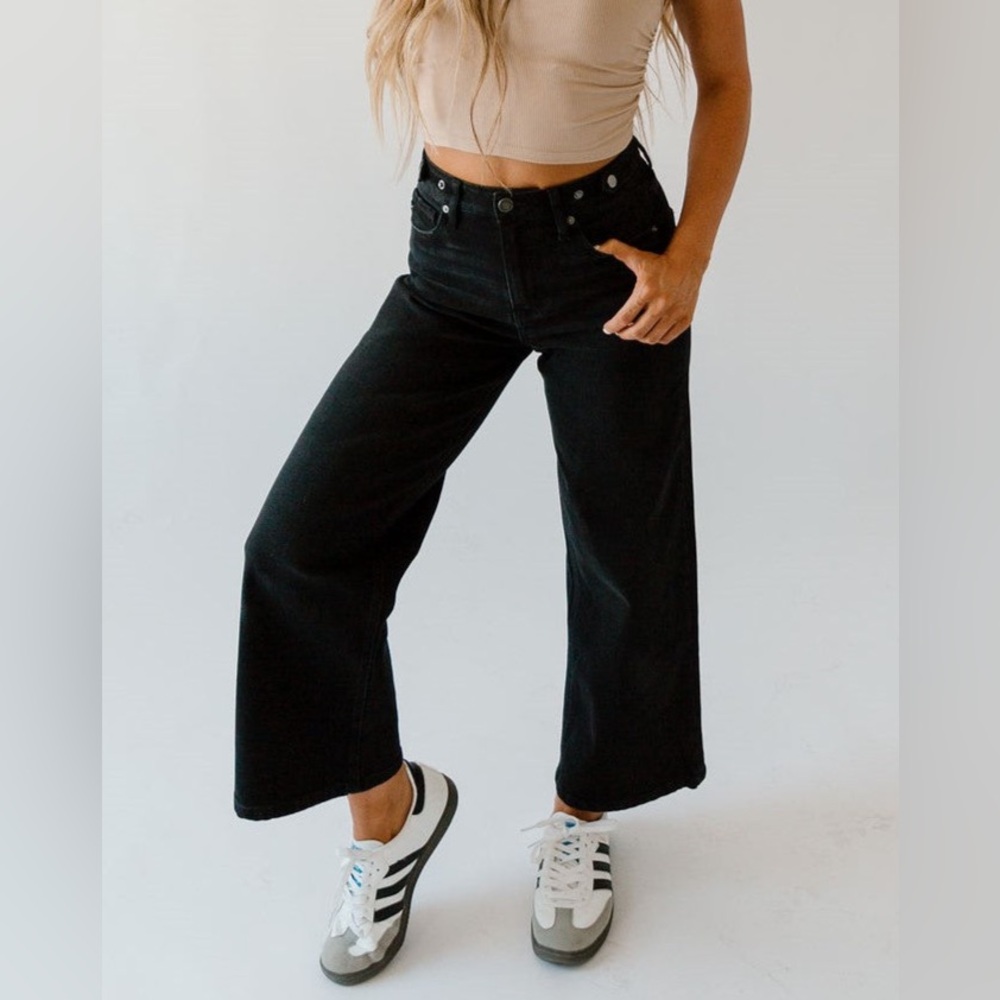 KanCan Black High Rise Wide Leg Crop Jeans Adjustable Waist Size 8 NWT